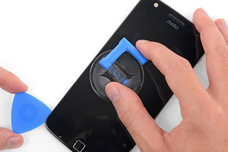 Imagem de Motorola vai oferecer kit de reparo de smartphone para clientes no tecmundo