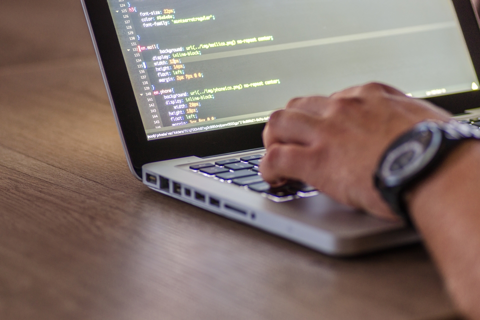 Imagem de Domínios .dev poderão ser registrados a partir de fevereiro, avisa a Google no tecmundo