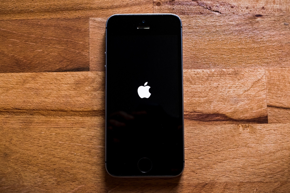 Imagem de Facebook nega que Zuckerberg tenha proibido funcionários de usarem iPhone no tecmundo