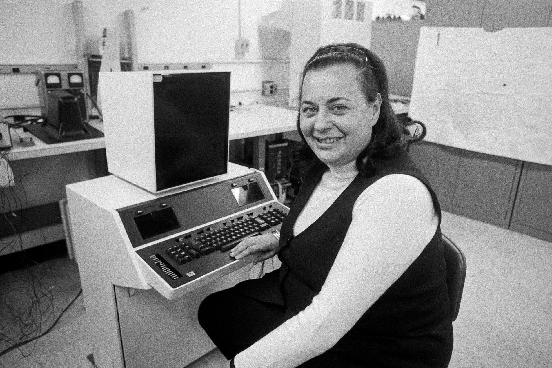 Imagem de Morre Evelyn Berezin, criadora do primeiro processador de texto do mundo no tecmundo