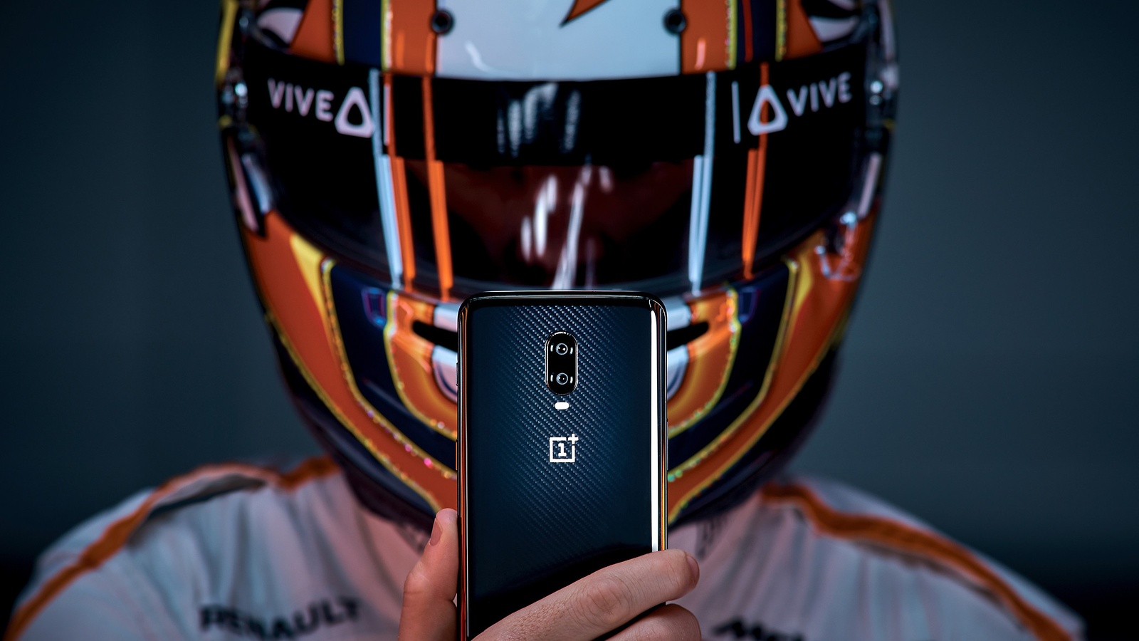 Imagem de Confira a alta velocidade de carregamento do OnePlus 6T McLaren Edition no tecmundo