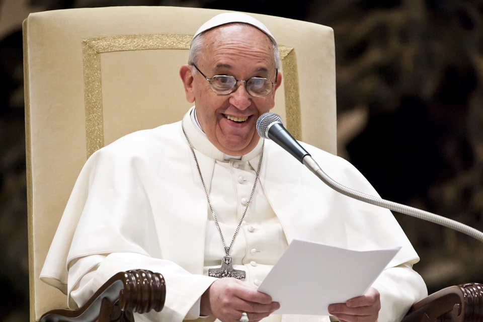 Imagem de Papa chama jovens a rezarem juntos no app Click to Pray no tecmundo