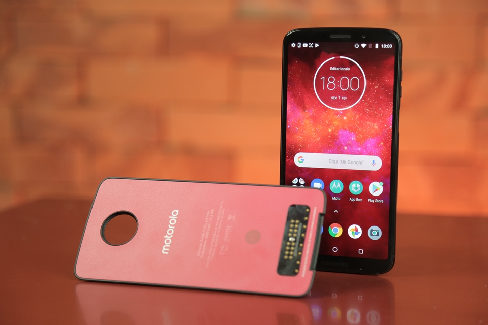 Imagem de Amazon tem kit exclusivo do Moto Z3 Play de 128 GB com Snap de bateria e TV no tecmundo