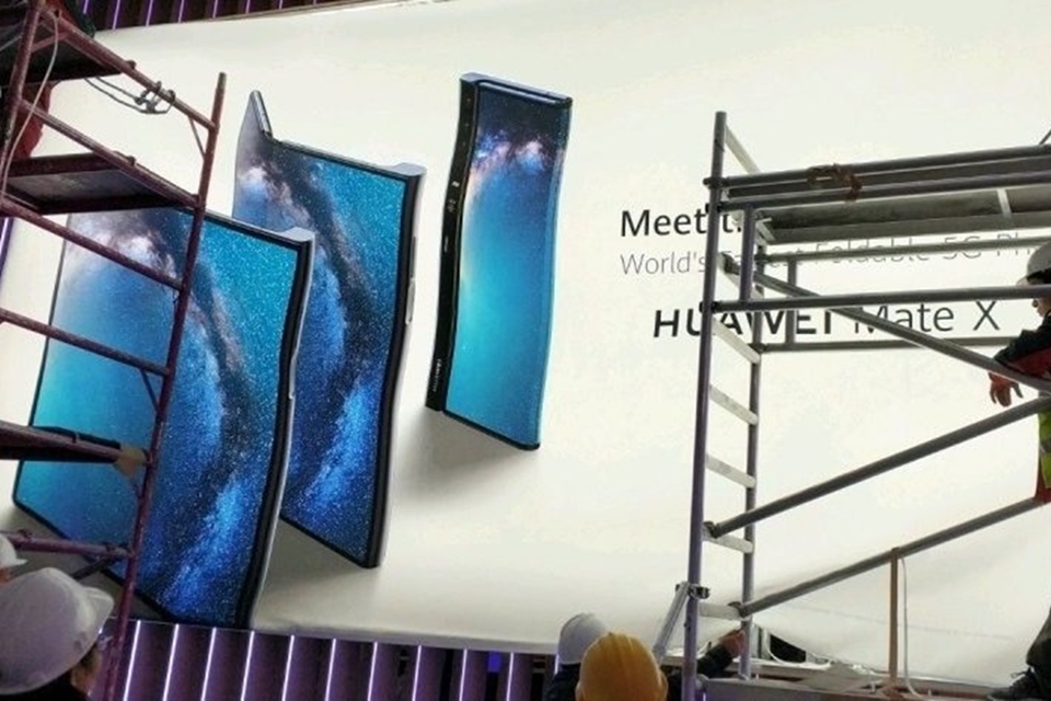 Imagem de Outdoor de evento da Huawei confirma nome e mostra o dobrável Mate X no tecmundo