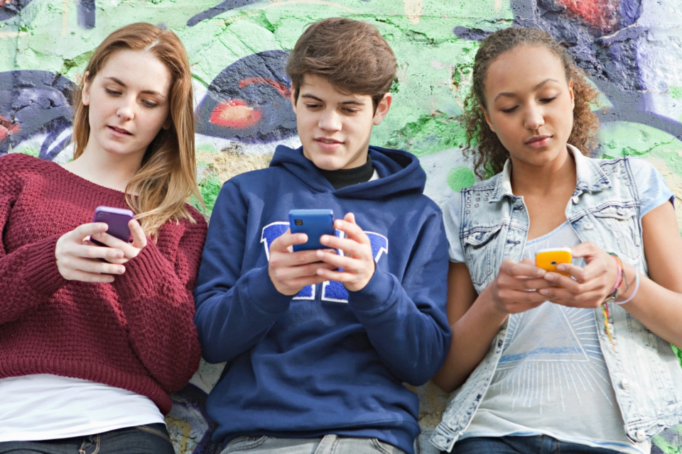 Imagem de Tinder? WhatsApp? Jovens agora curtem bater-papo escondidos no Google Docs no tecmundo