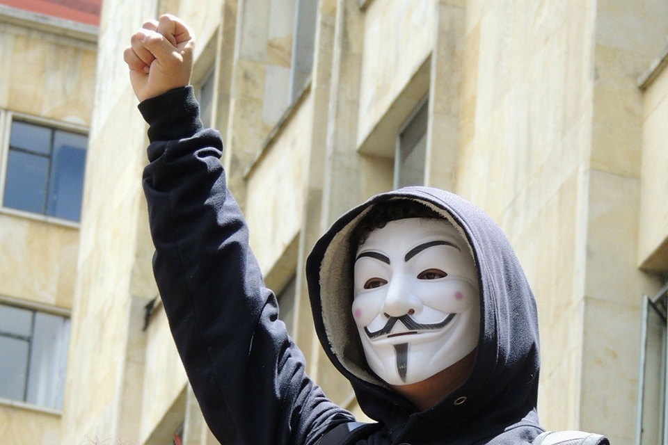 Imagem de Anonymous critica milionários que doaram para reconstrução de Notre Dame no tecmundo