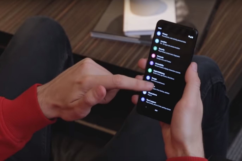 Imagem de Como instalar o Android Q no seu celular e ativar o modo noturno do sistema no tecmundo