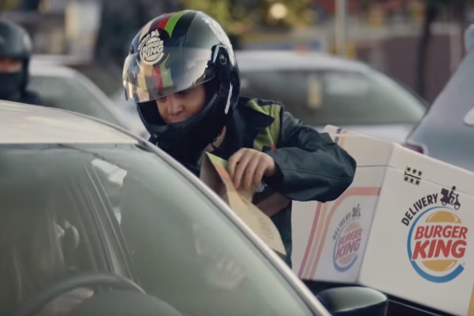 Imagem de “Traffic Jam Whopper”: Burger King inaugura entregas no trânsito
