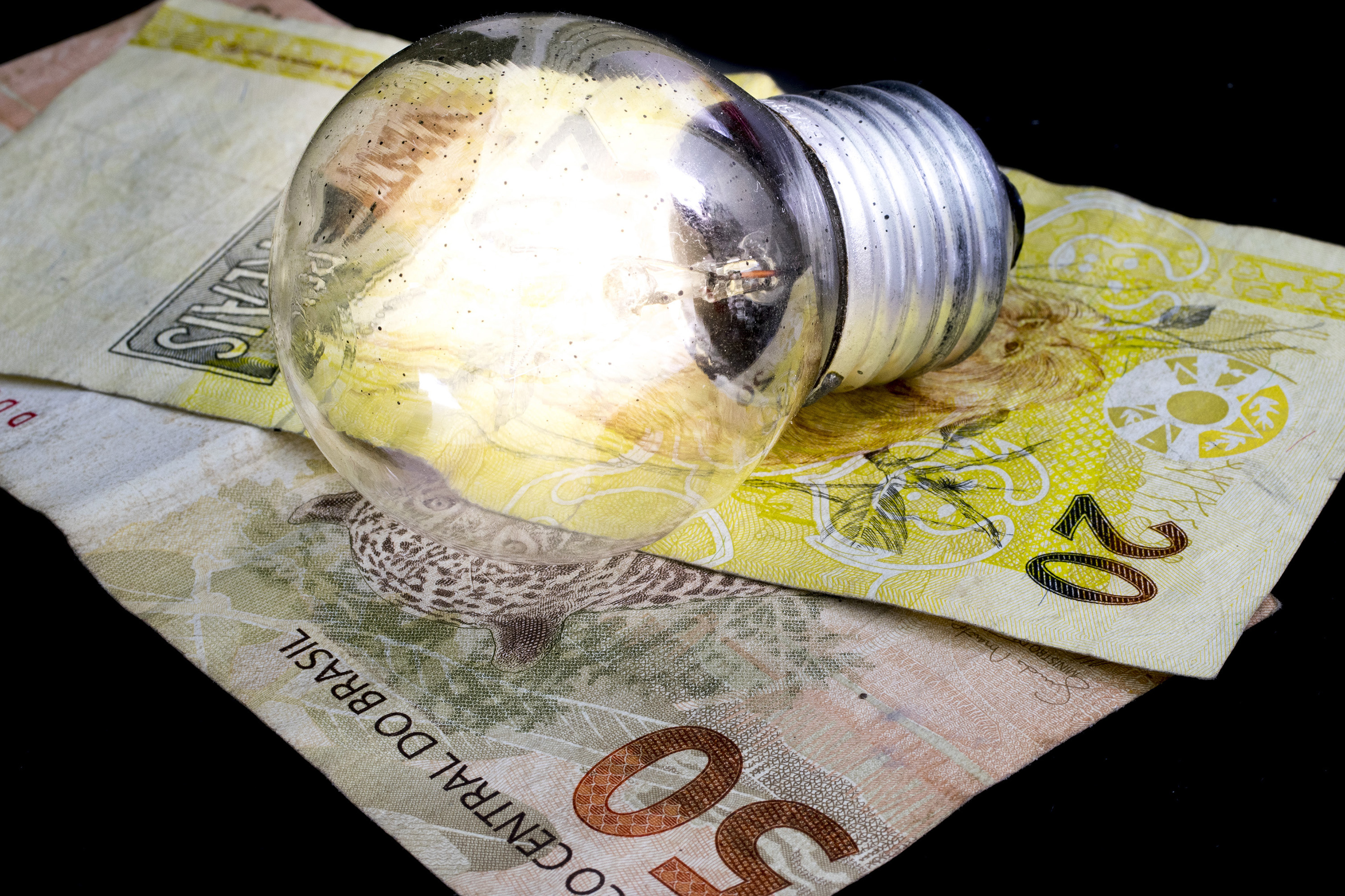 Imagem de Conta de luz vai ficar até 50% mais cara após reajuste da Aneel no tecmundo