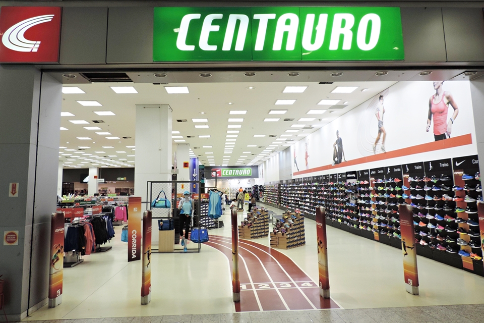 Imagem de Centauro “atravessa” a Magazine Luiza e pode comprar a Netshoes no tecmundo