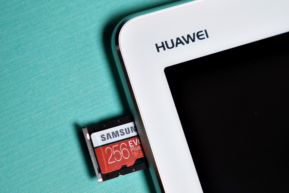 Imagem de Huawei também está proibida de usar cartões SD em smartphones no tecmundo