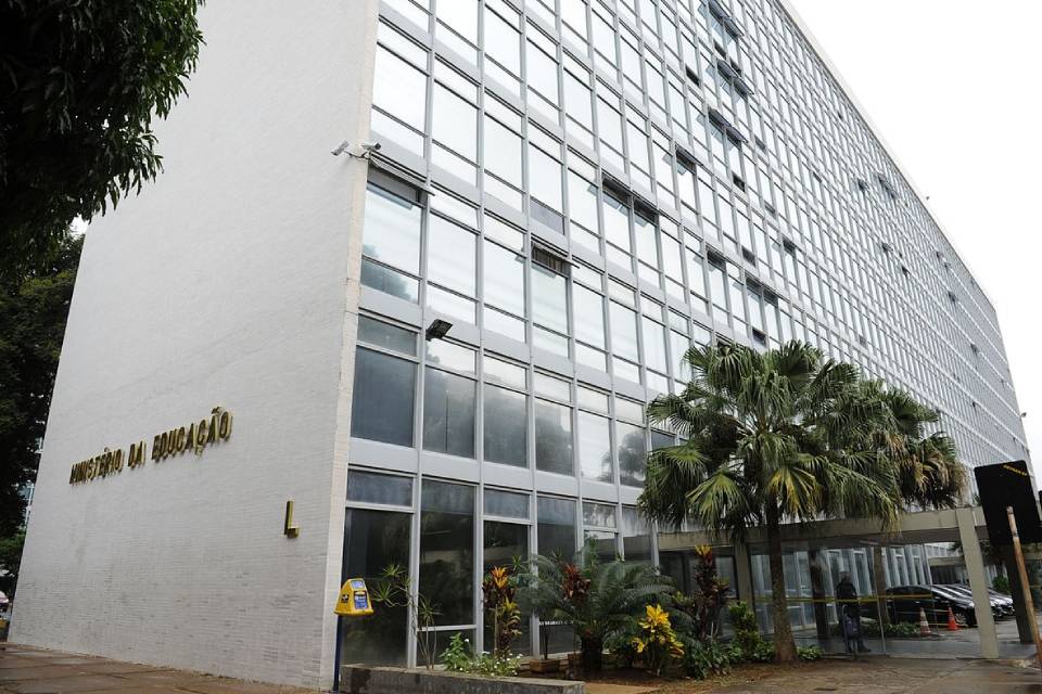 Imagem de MEC revoga retorno de aulas presenciais em universidades federais no tecmundo