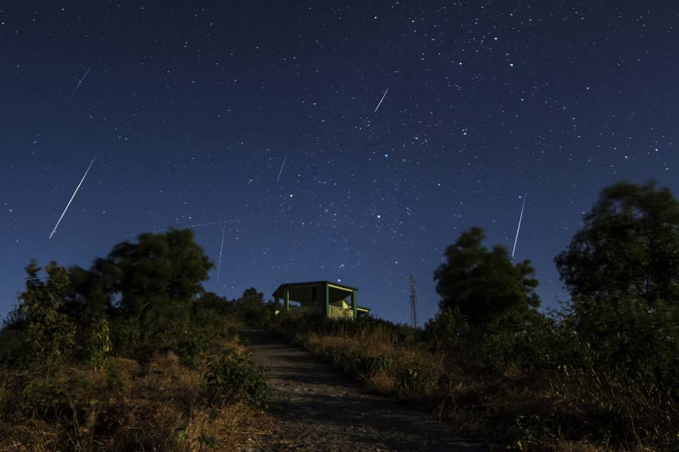 Imagem de Chuvas de meteoros acontecem nesta madrugada em todo o Brasil no tecmundo