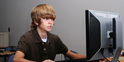 Imagem de Saúde: conheça a síndrome da visão cansada por uso de computadores no site TecMundo